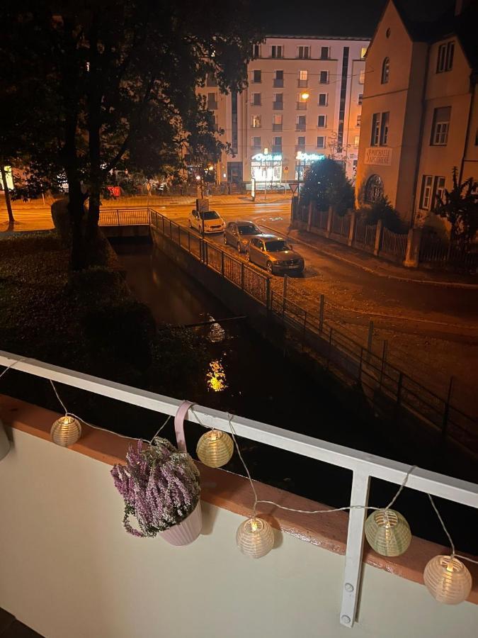 Lilis Mit Balkon Augsburg