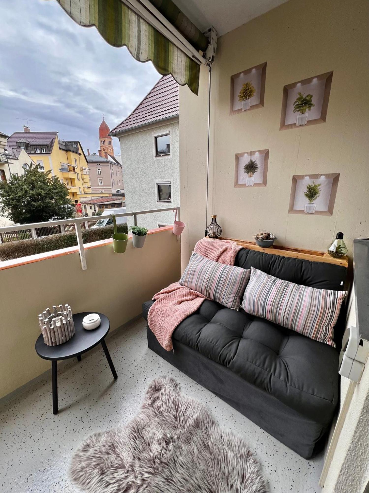 Lilis Mit Balkon Augsburg